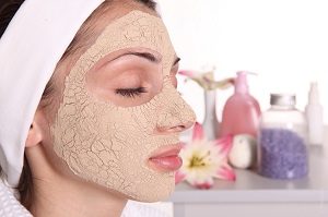 maschera viso pelle grassa